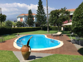 Отель  Villa con piscina esclusiva vista Etna  Маскали